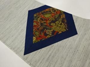 手織り紬切り嵌め相良刺繍草花に菱模様開き名古屋帯（額縁仕立て）